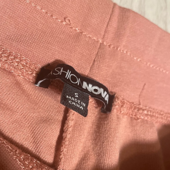 Woman’s dusty pink set. - Picture 6 of 9